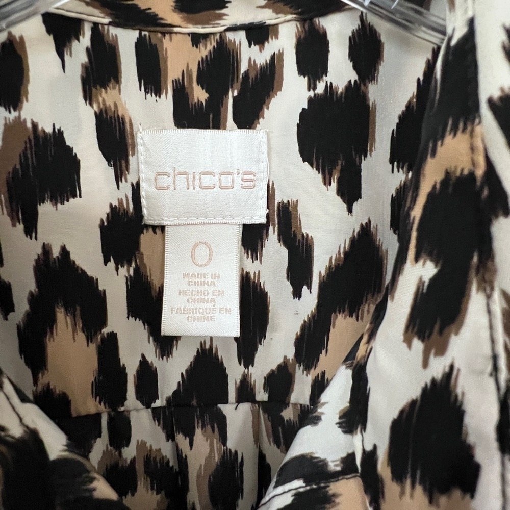 Chico’s Leopard Print Button Down Shirt - Picture 4 of 5